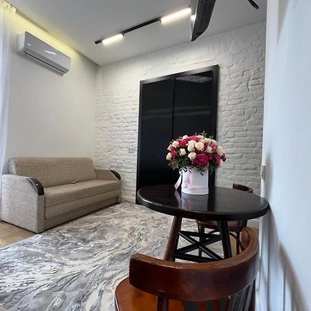 Favorit Apartments 1 Кім Безкоштовна Парковка Центр З Балконом Не Далеко Від Ж Д Вокзалу Звітні Документи Lviv Bagian luar foto