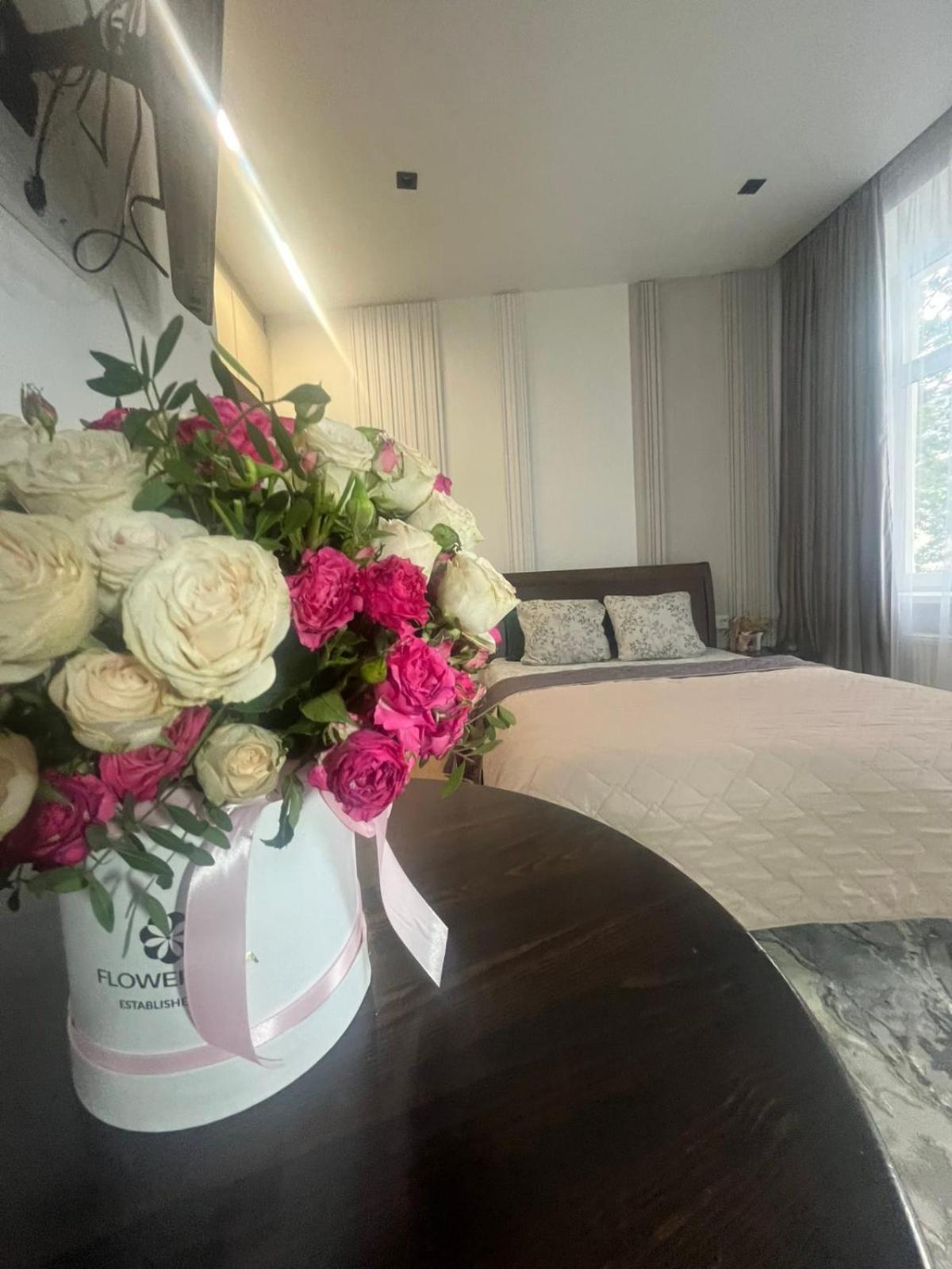 Favorit Apartments 1 Кім Безкоштовна Парковка Центр З Балконом Не Далеко Від Ж Д Вокзалу Звітні Документи Lviv Bagian luar foto