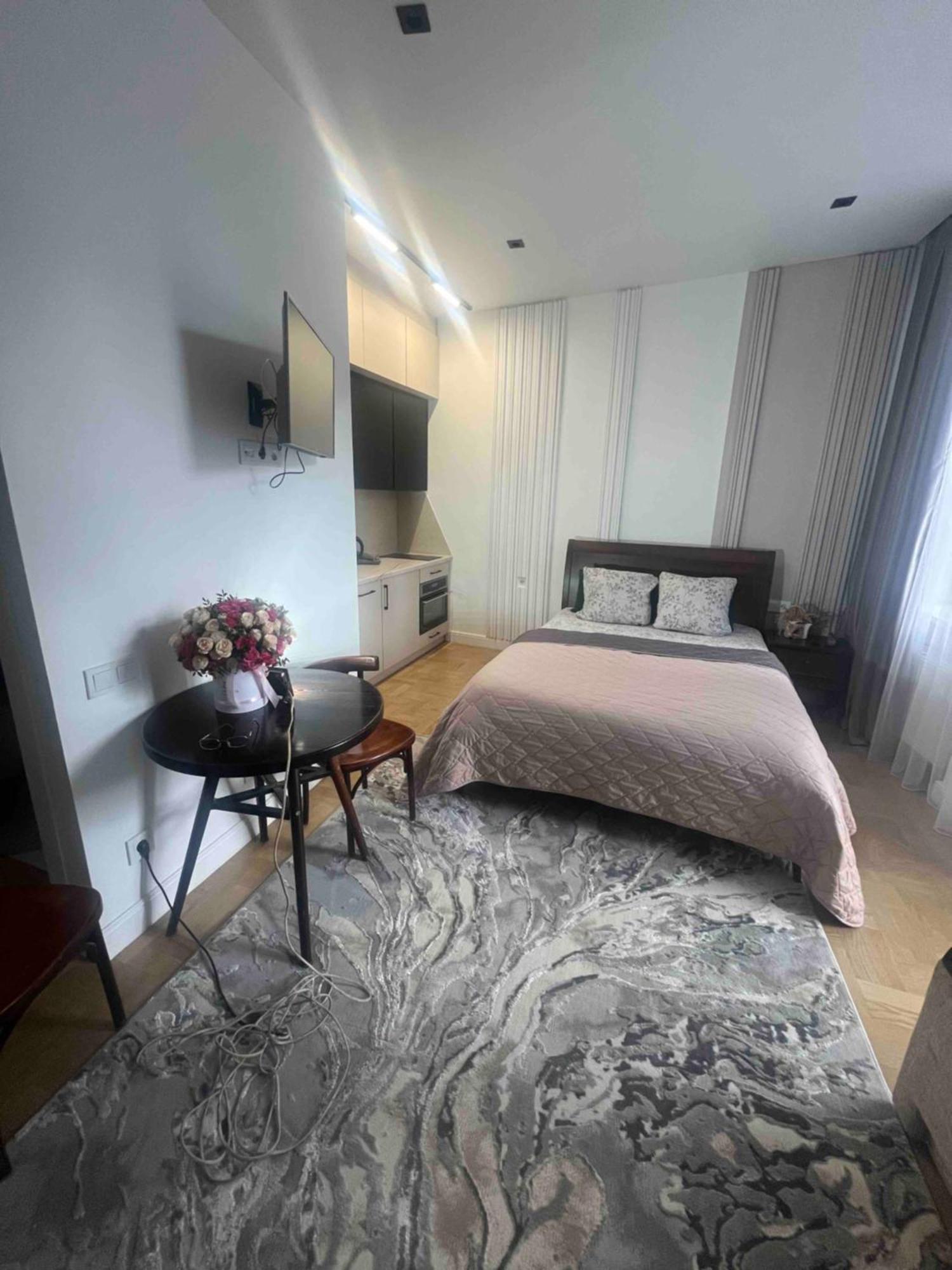 Favorit Apartments 1 Кім Безкоштовна Парковка Центр З Балконом Не Далеко Від Ж Д Вокзалу Звітні Документи Lviv Bagian luar foto