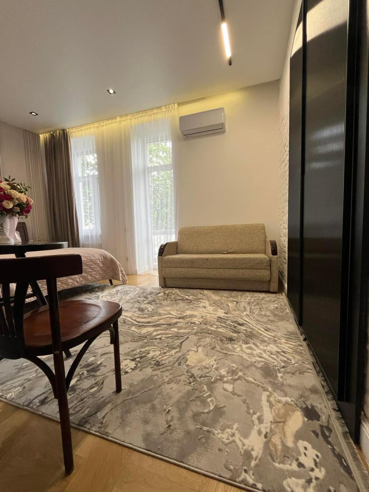 Favorit Apartments 1 Кім Безкоштовна Парковка Центр З Балконом Не Далеко Від Ж Д Вокзалу Звітні Документи Lviv Bagian luar foto
